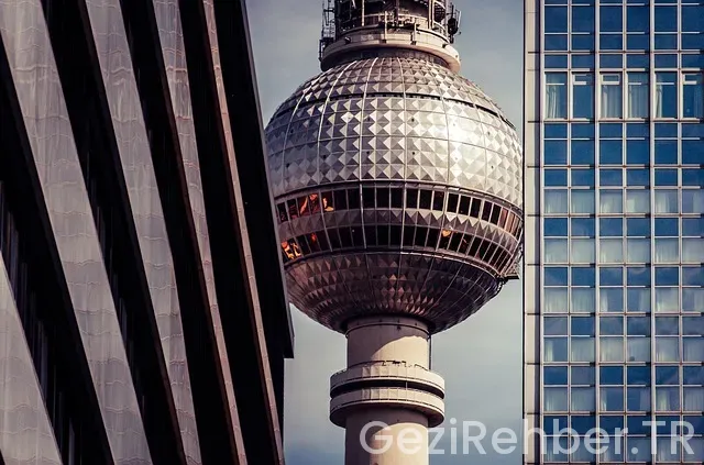 Berlin de gezilecek 10 yer Berlin de gezilecek 10 yer