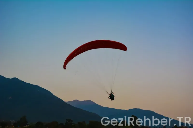 Uzun ince bir yoldayım sözleri ve hikayeleri