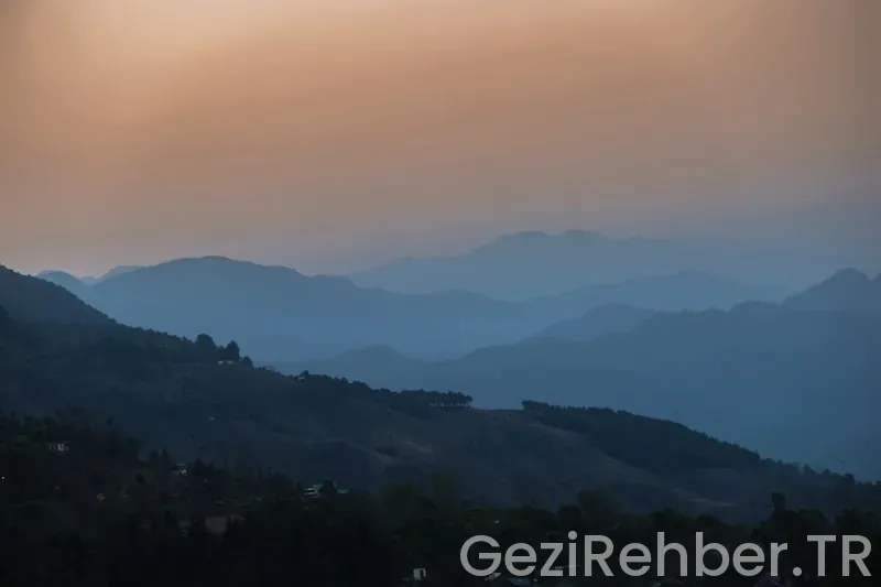 Uzun ince bir yoldayım sözleri ve hikayeleri
