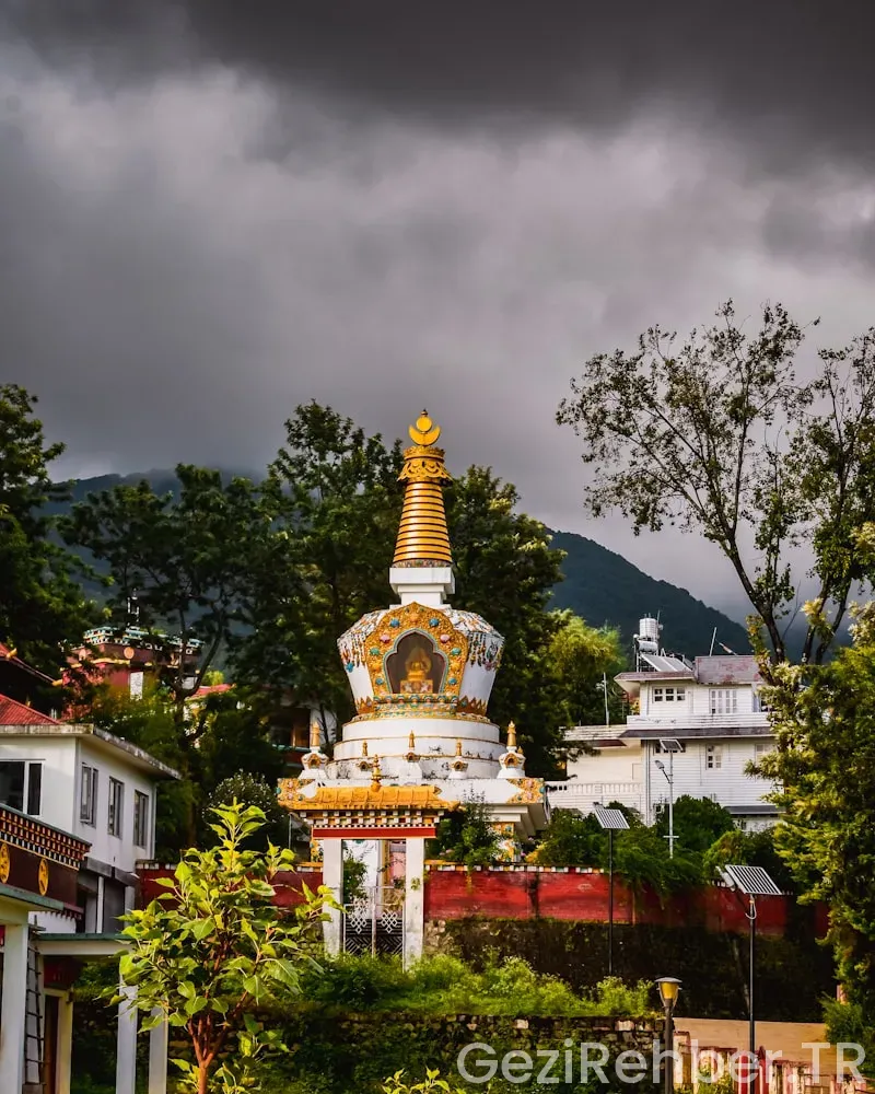 Uzun ince bir yoldayım sözleri ve hikayeleri