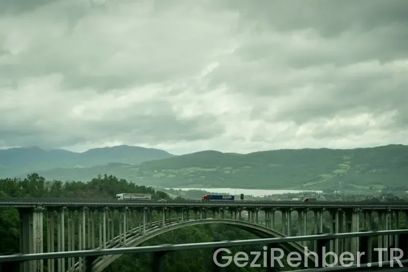 Uzun yol hikayeleri ekşi