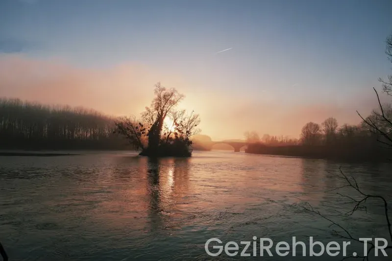 Yol hikayeleri ile ilgili sözler