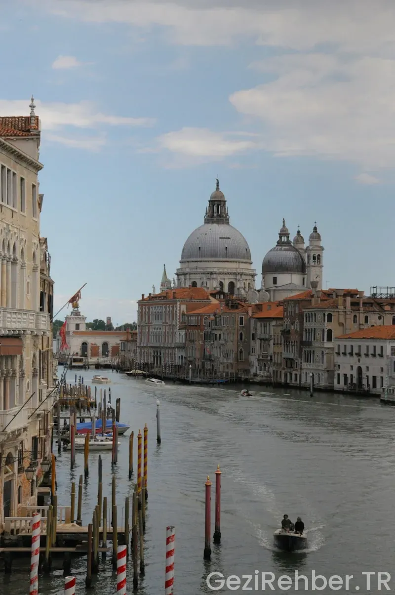 Yolda avare günlüğü ve diğer hobo hikayeleri