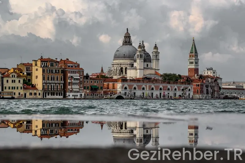 Yolda avare günlüğü ve diğer hobo hikayeleri