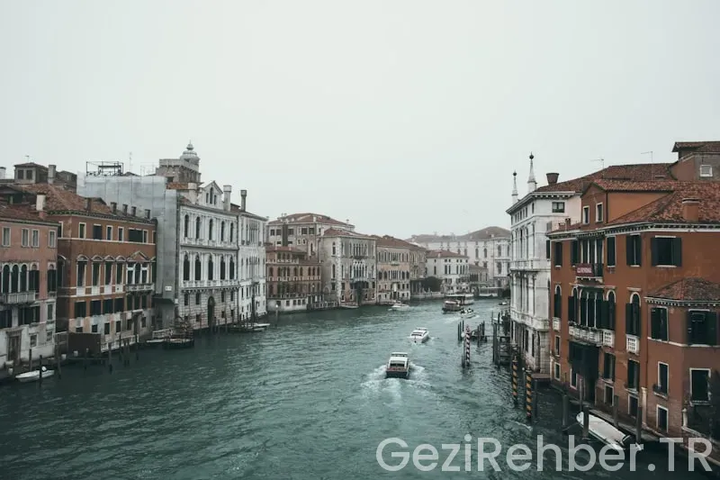 Yolda avare günlüğü ve diğer hobo hikayeleri