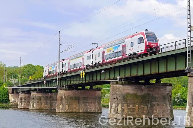 2300 km uçakla kaç saat