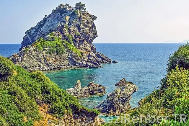 Agios İsidoros Plajı