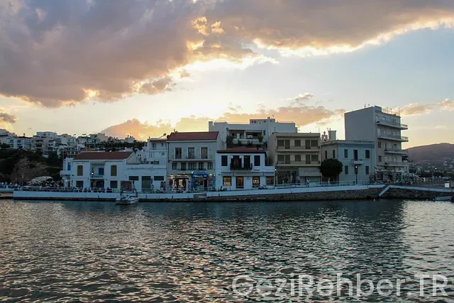 Agios İsidoros Plajı