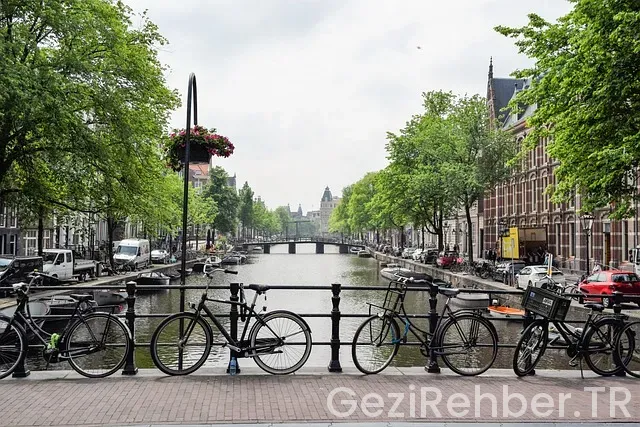 Amsterdam nerede kalınır