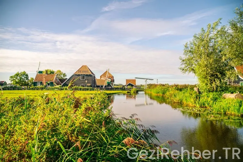 Amsterdam travel guide