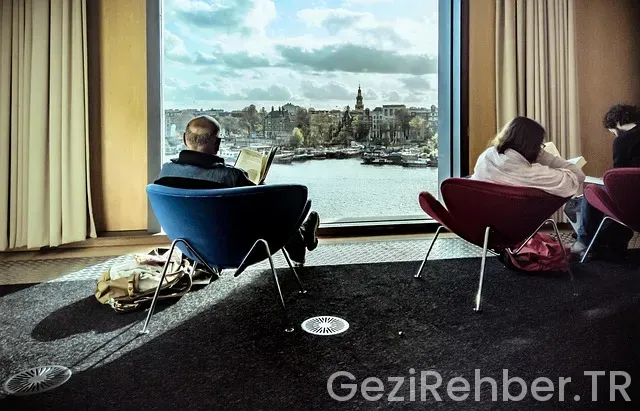 Amsterdam uçakla kaç saat