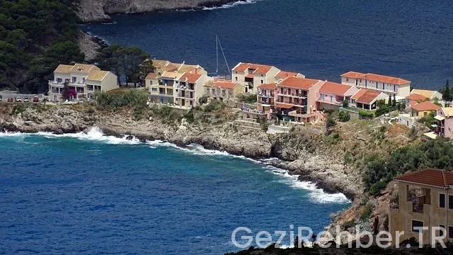 Assos ta nerede kalınır