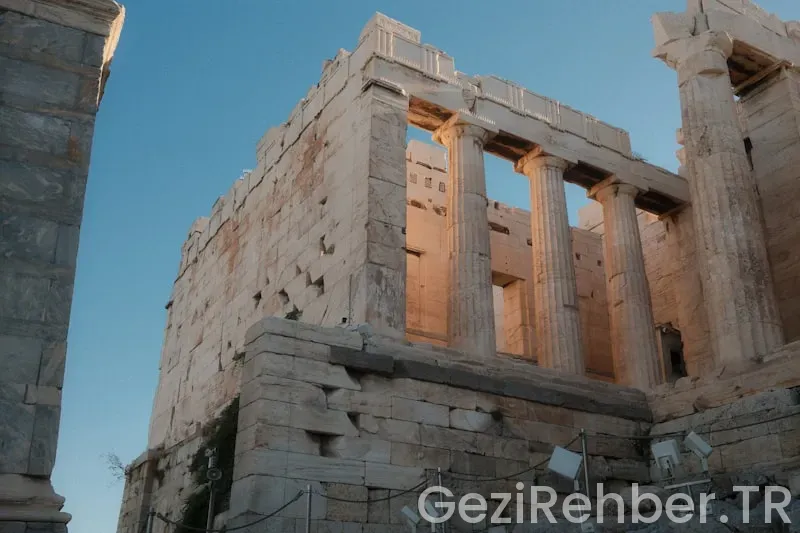 Atina’da Ne Yenilir, Ne İçilir Atina’da Ne Yenilir, Ne İçilir