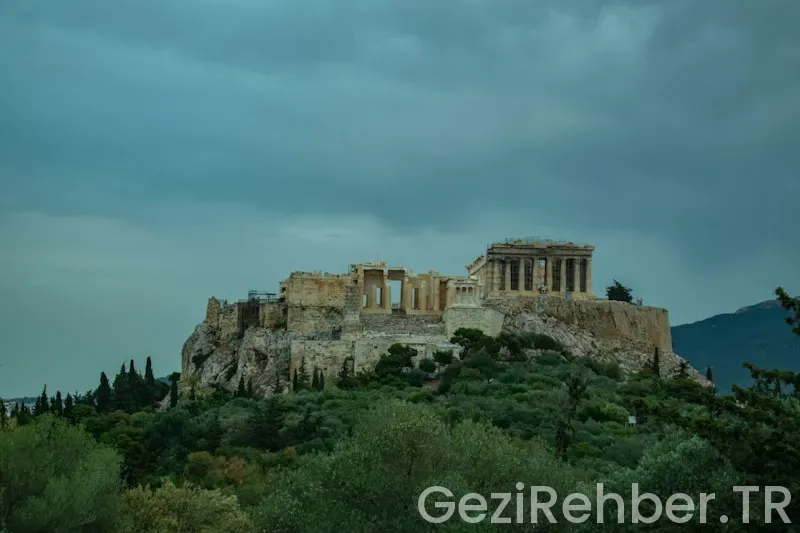 Atina’da Ne Yenilir, Ne İçilir Atina’da Ne Yenilir, Ne İçilir