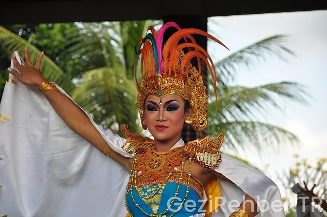 Bali uçakla kaç saat