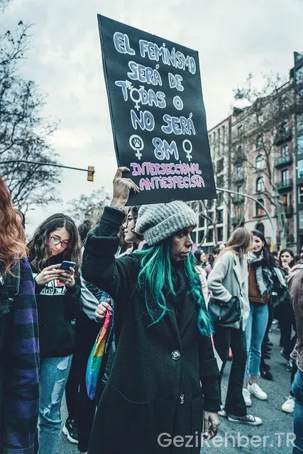 Barcelona istanbul uçakla kaç saat