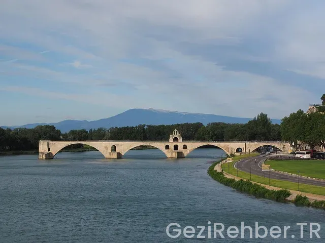 Cidde uçakla kaç saat sürüyor