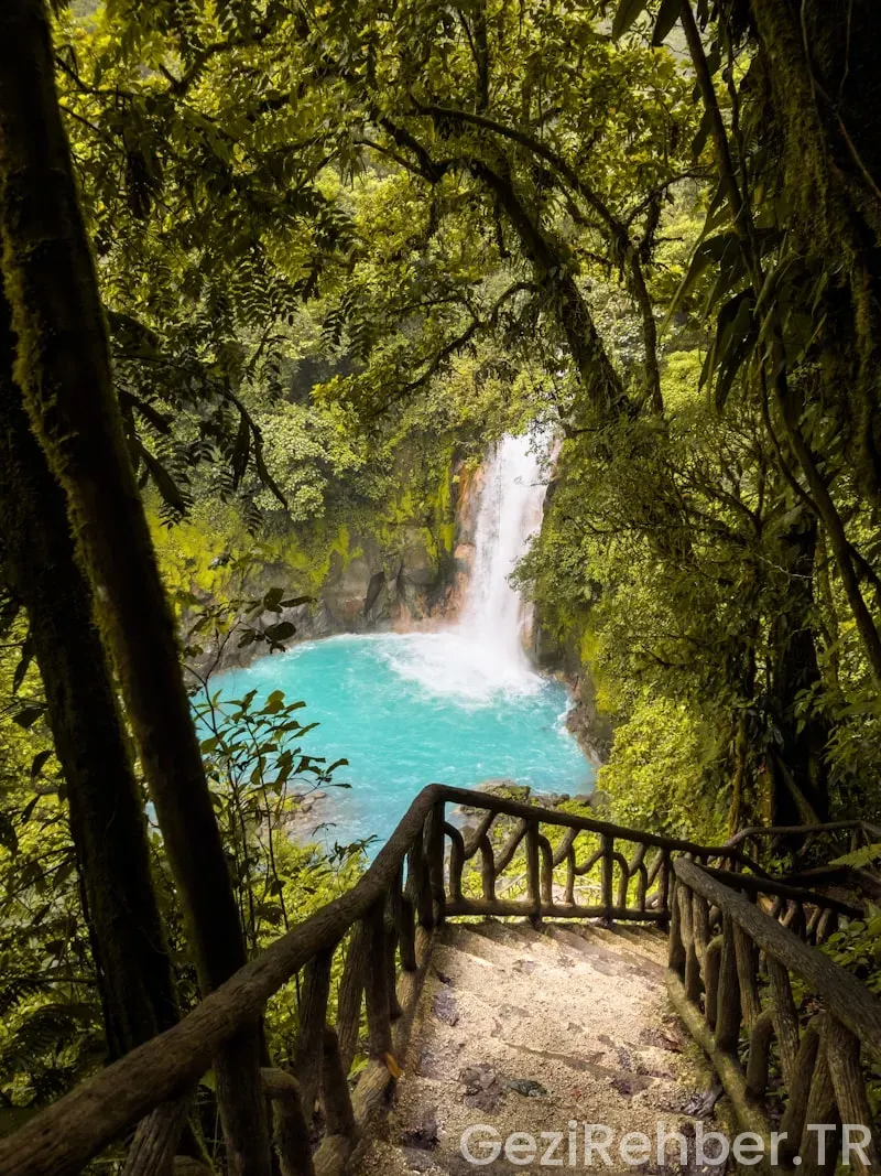 Costa rica travel guide