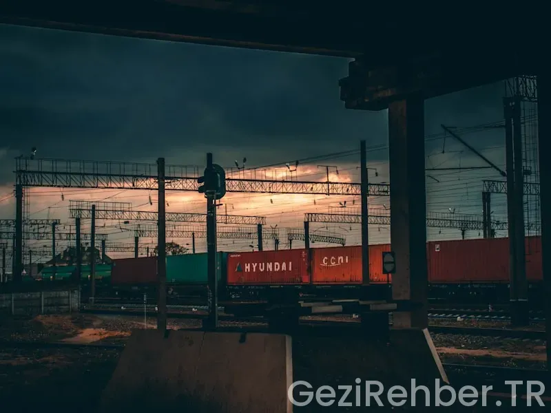 Dünya Çapında Trenle Yapılabilecek En İyi Seyahat Rotaları Dünya Çapında Trenle Yapılabilecek En İyi Seyahat Rotaları