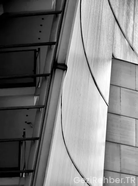 Helsinki uçakla kaç saat