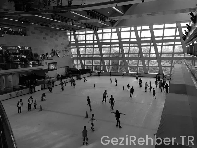 Hong kong uçakla kaç saat