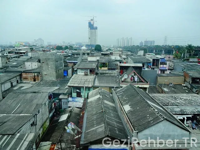 Jakarta uçakla kaç saat