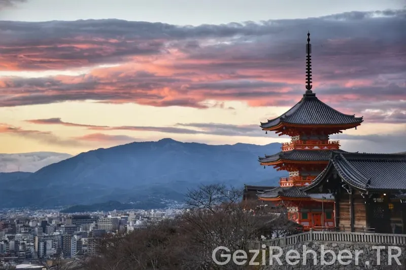 Japan travel guide 2025