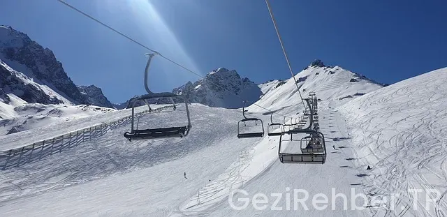 Kazakistan uçakla kaç saat