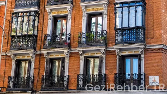 Madrid de nerede kalınır