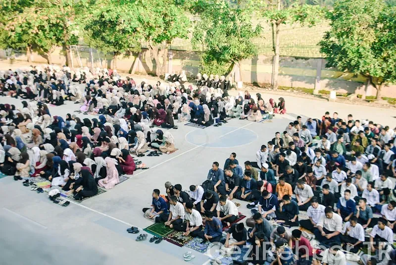 Öğrencilere ücretsiz yurtdışı gezileri