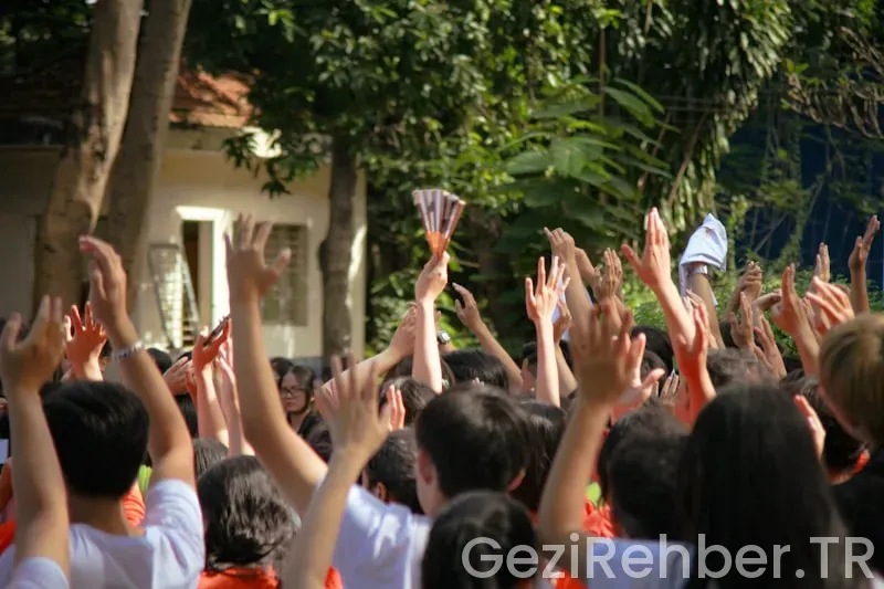 Öğrencilere ücretsiz yurtdışı gezileri