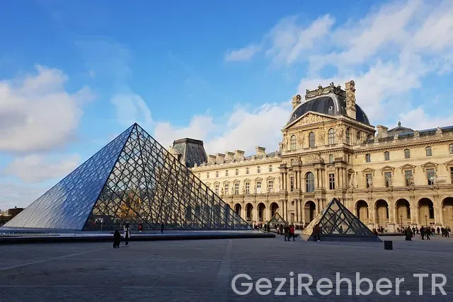 Paris nerede kalınır