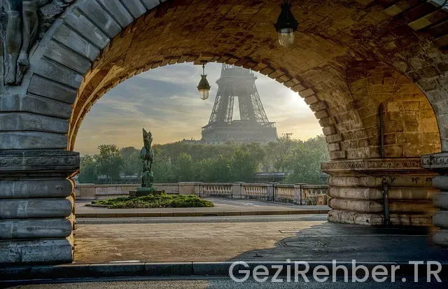 Paris nerede kalınır