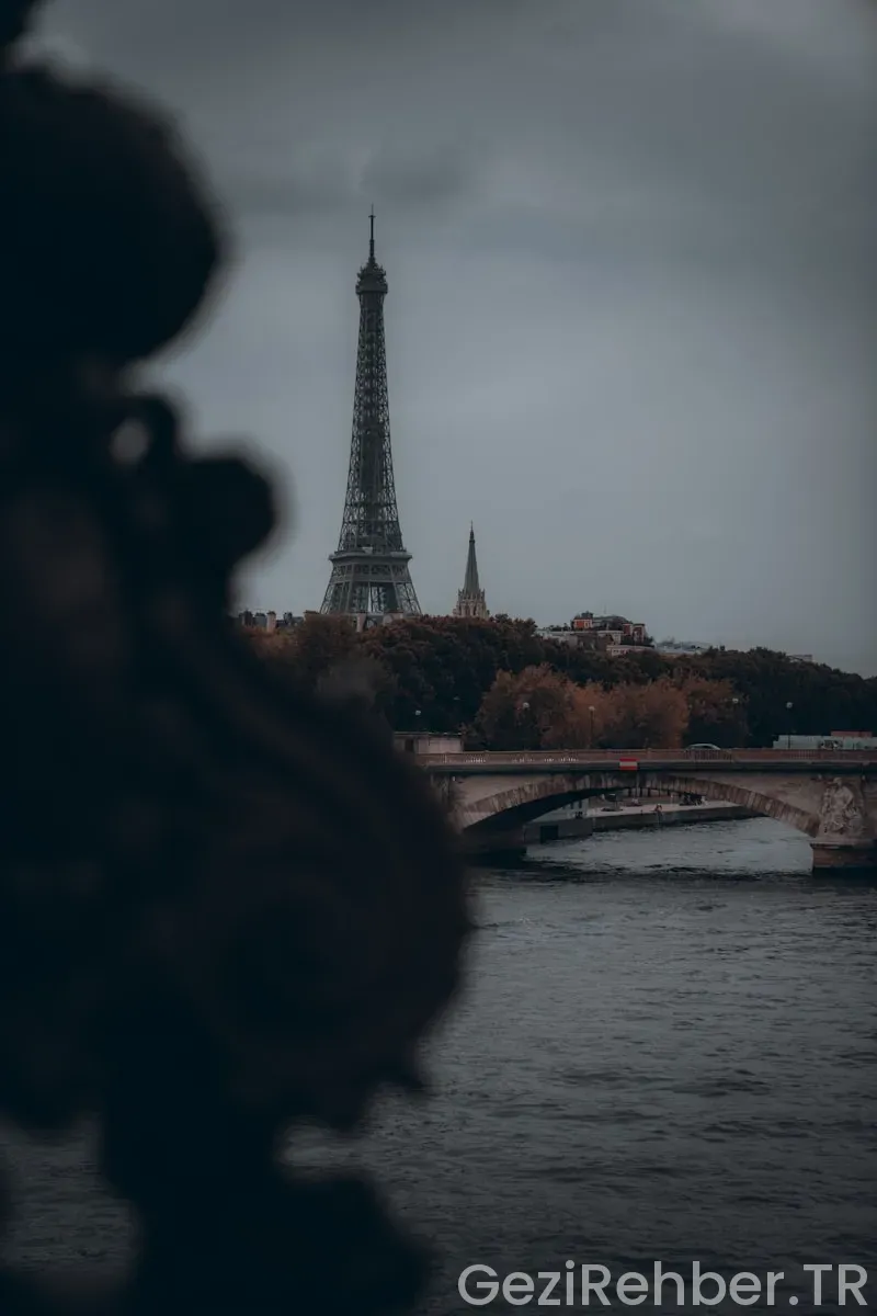 Paris travel guide
