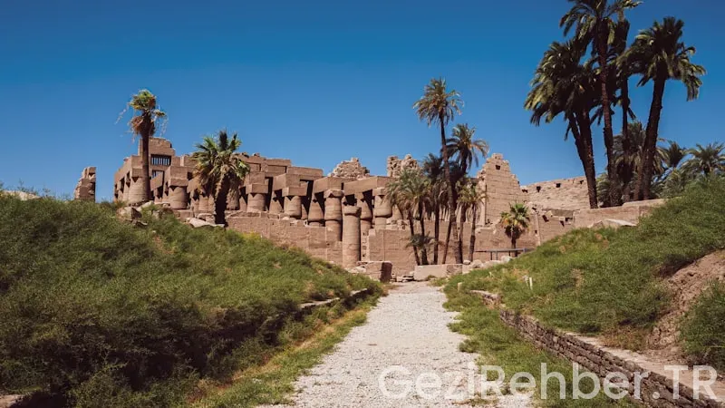 Travel guide eastern canada