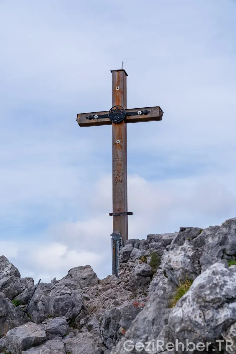 Travel guide eugene crossword clue