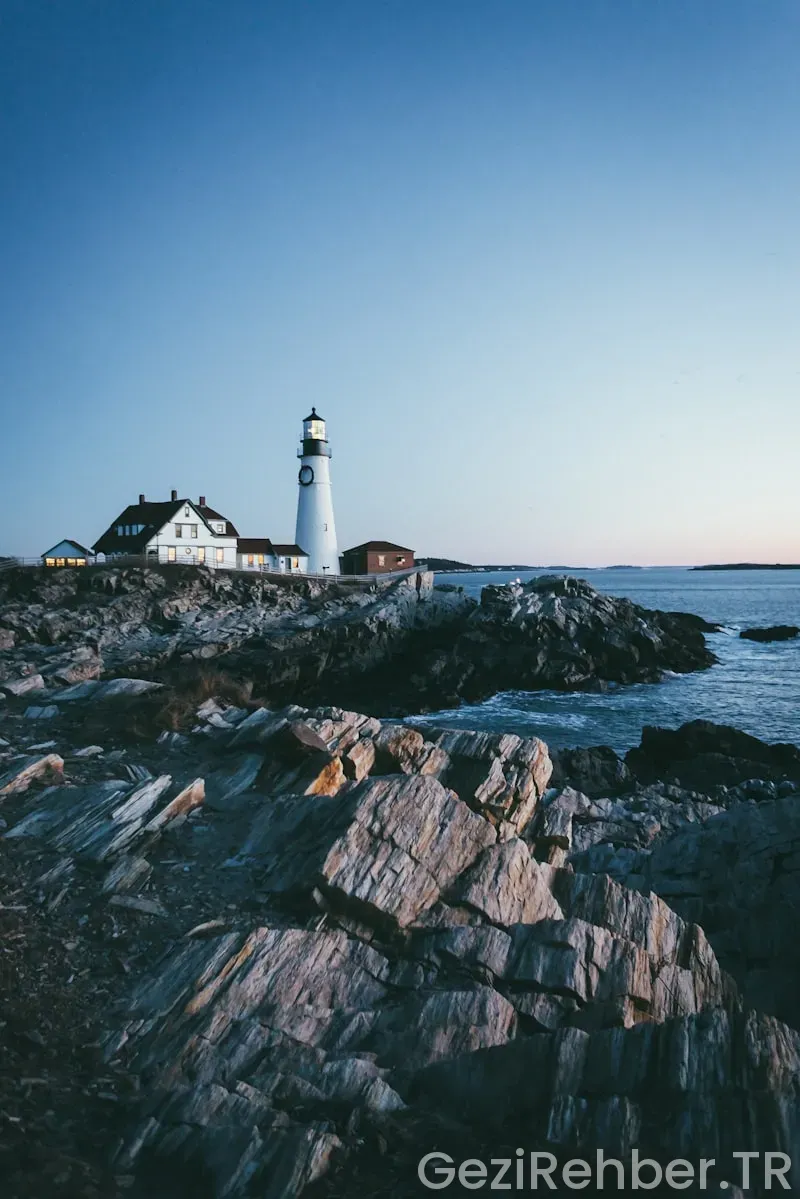 Travel guide for maine