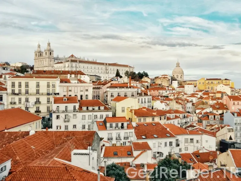 Travel guide to portugal