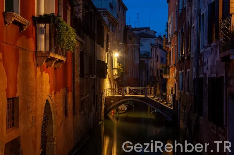 Travel guide venice
