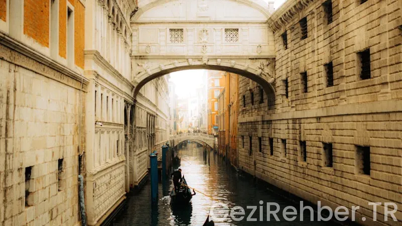 Travel guide venice