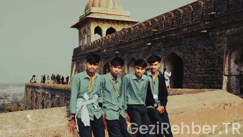 Travel guides 3 boys