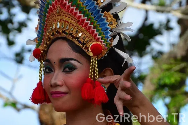 Türkiye bali uçakla kaç saat