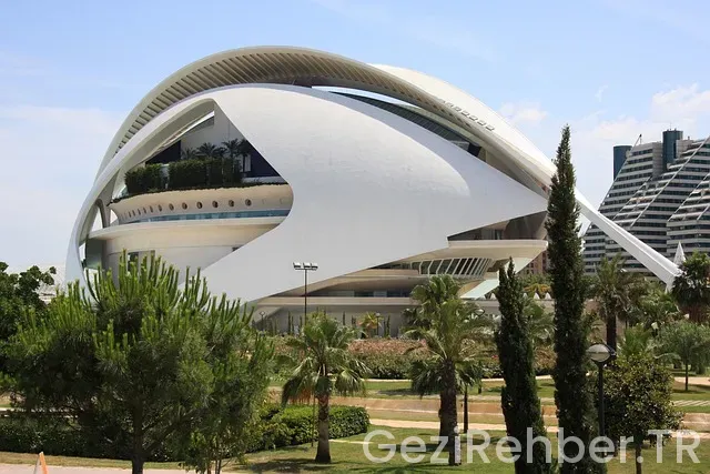 Valencia uçakla kaç saat